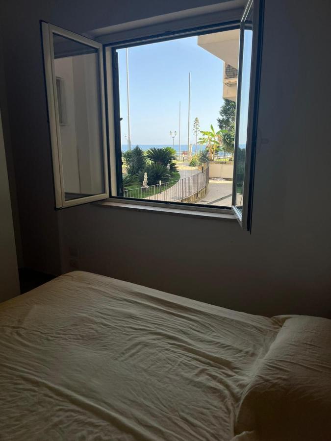 Bilocale Vista Mare Sul Lungomare Apartment Siderno Exterior photo